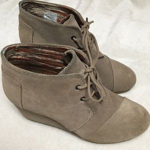TOMS Taupe Suede Bootie Sz 8